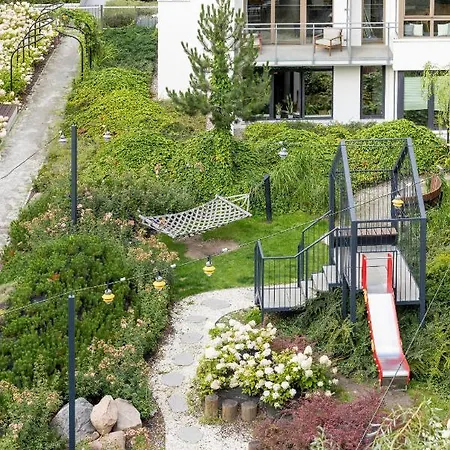 Apartmán Cheerful Lesmiana Garnizon Estate By Renters