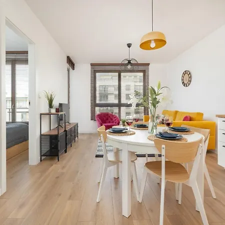 Cheerful Lesmiana Garnizon Estate By Renters