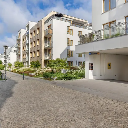 Apartament Cheerful Leśmiana Garnizon Estate By Renters *