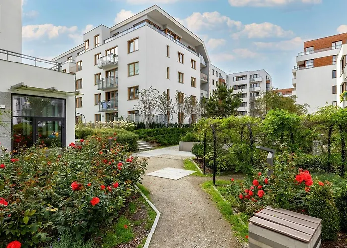 Cheerful Lesmiana Garnizon Estate By Renters Gdansk