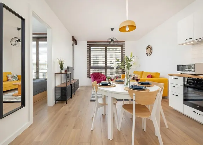 Cheerful Lesmiana Garnizon Estate By Renters