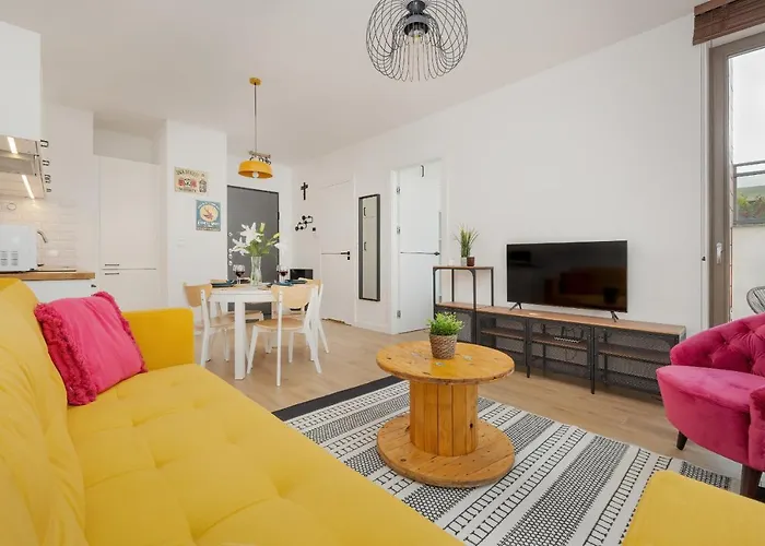 Cheerful Lesmiana Garnizon Estate By Renters