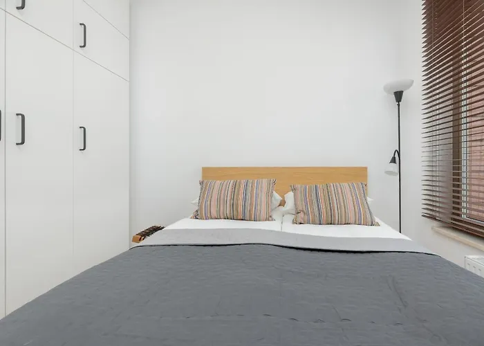 Daire Cheerful Lesmiana Garnizon Estate By Renters Gdansk