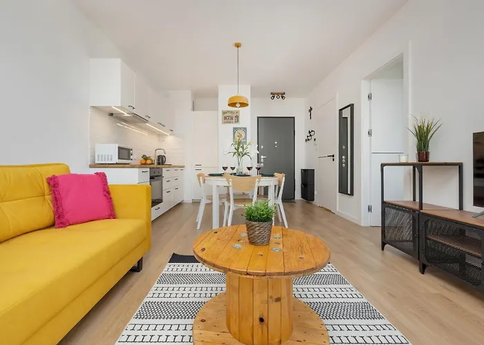 Daire Cheerful Lesmiana Garnizon Estate By Renters Gdansk