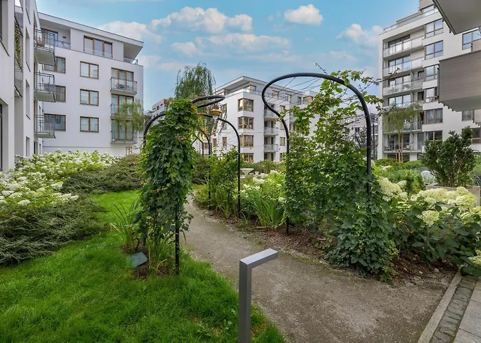 Cheerful Lesmiana Garnizon Estate By Renters Gdansk