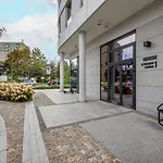 Cheerful Lesmiana Garnizon Estate By Renters Apartmán