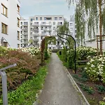 Apartmán Cheerful Lesmiana Garnizon Estate By Renters *