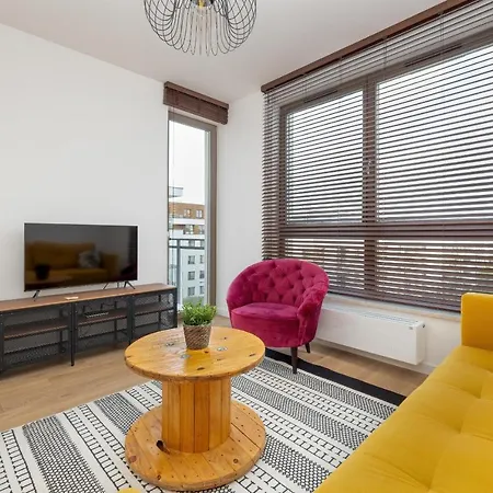 Cheerful Lesmiana Garnizon Estate By Renters * 그단스크