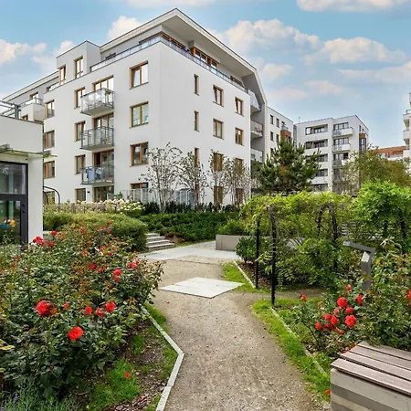 Cheerful Lesmiana Garnizon Estate By Renters 그단스크