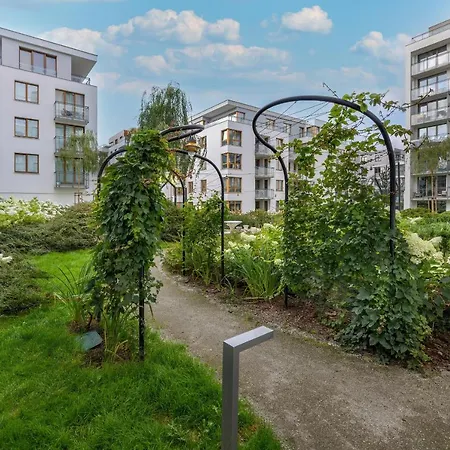 Cheerful Lesmiana Garnizon Estate By Renters 그단스크
